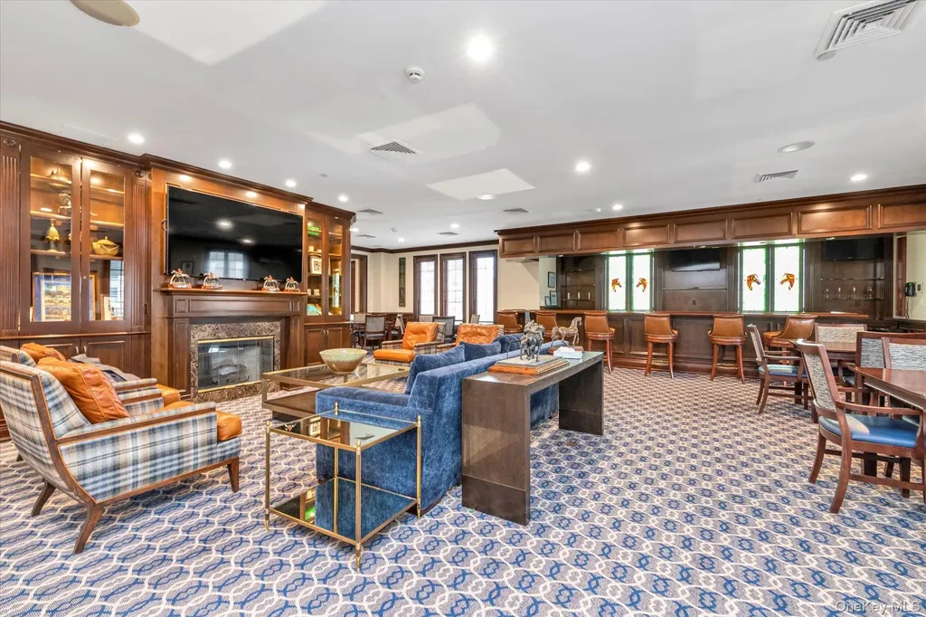 568 Pacing Way Westbury NY 11590