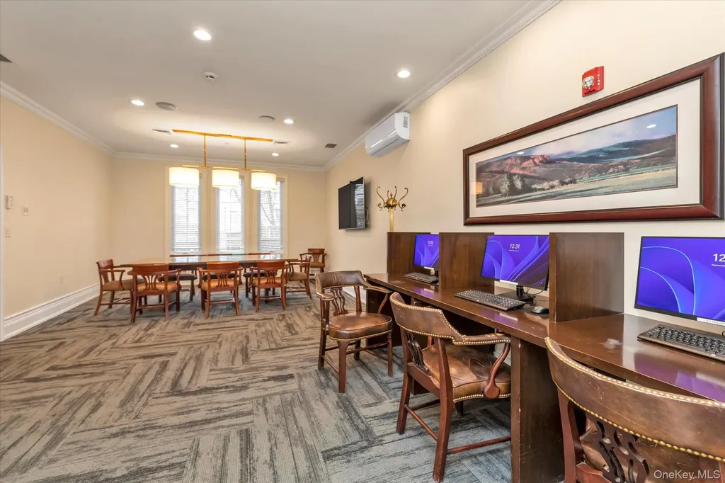 568 Pacing Way Westbury NY 11590