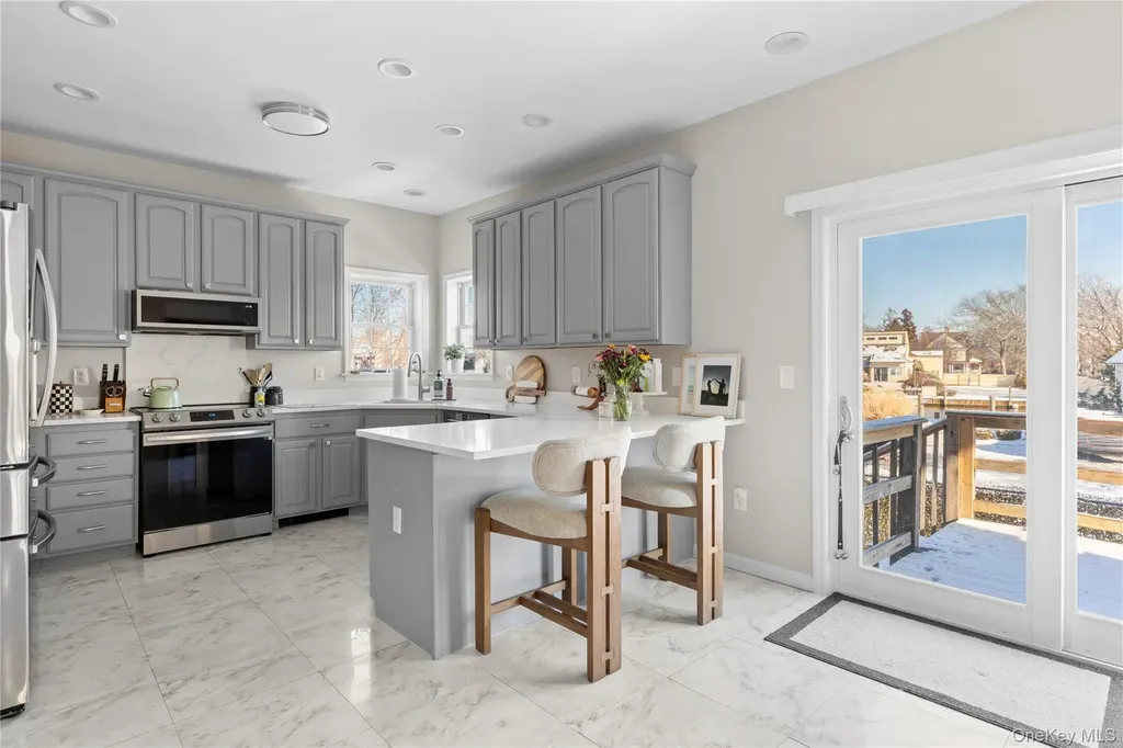 65 Ocean Avenue Bay Shore NY 11706