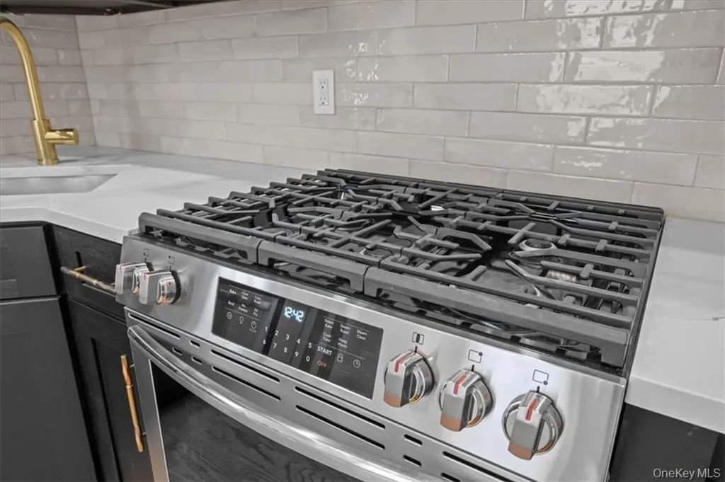 905 E 49th Street Brooklyn NY 11203