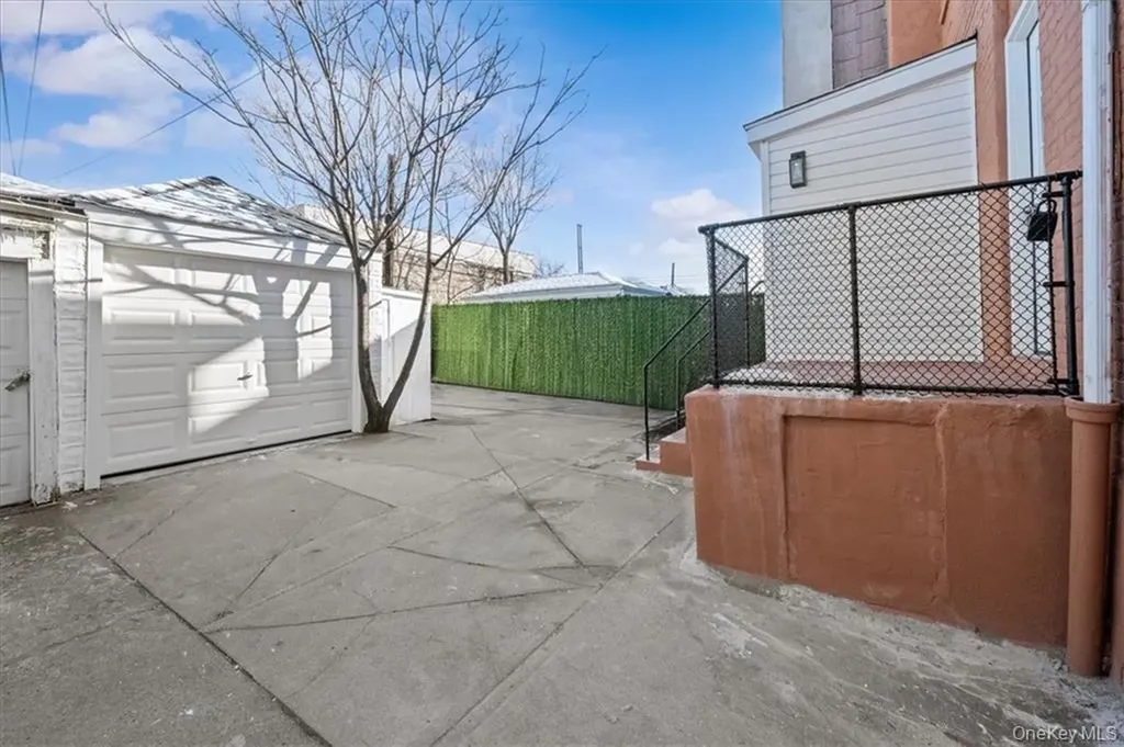 905 E 49th Street Brooklyn NY 11203