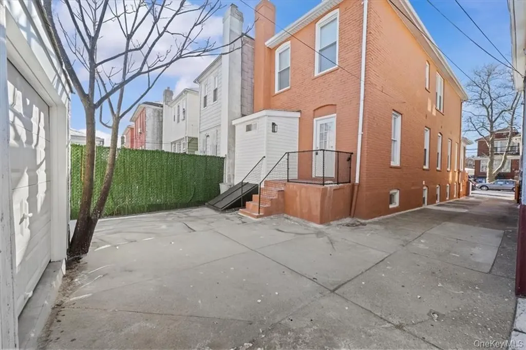 905 E 49th Street Brooklyn NY 11203