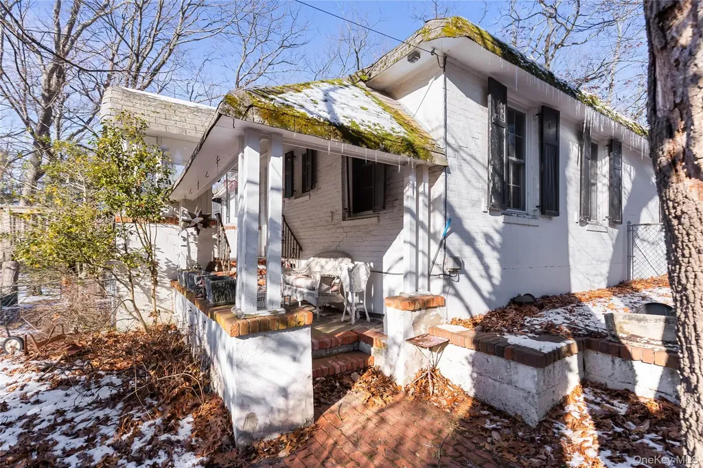 32 Hillside Road Stony Brook NY 11790