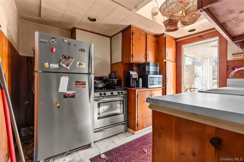 32 Hillside Road Stony Brook NY 11790