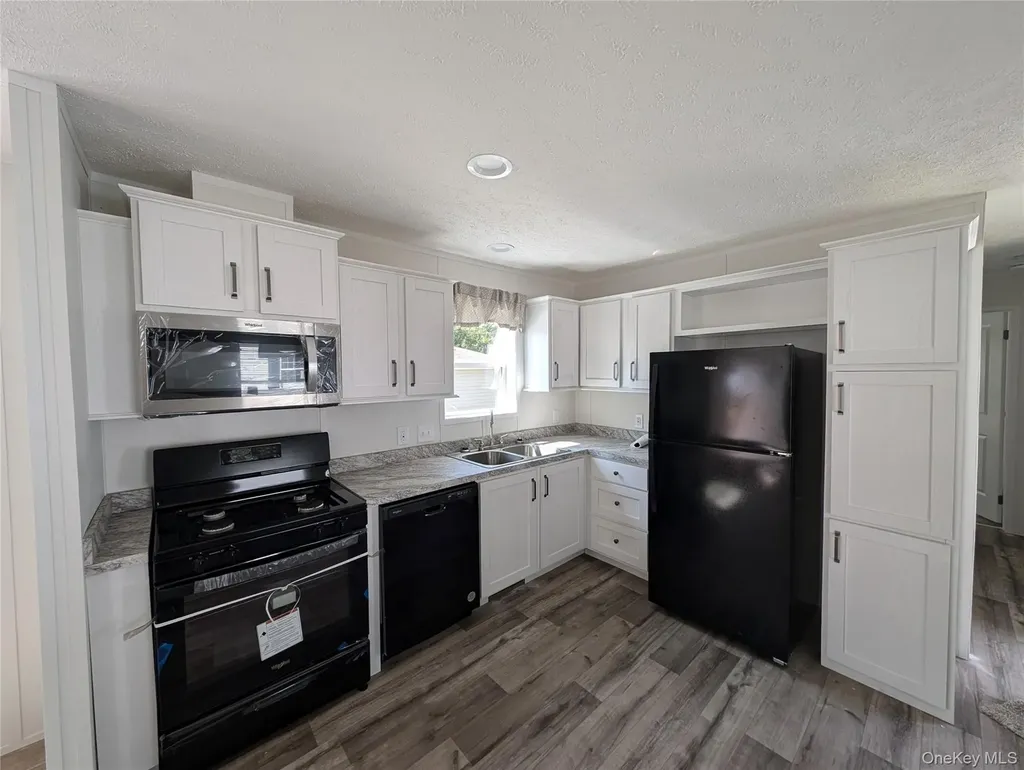 11 Square Hill Road New Windsor NY 12553