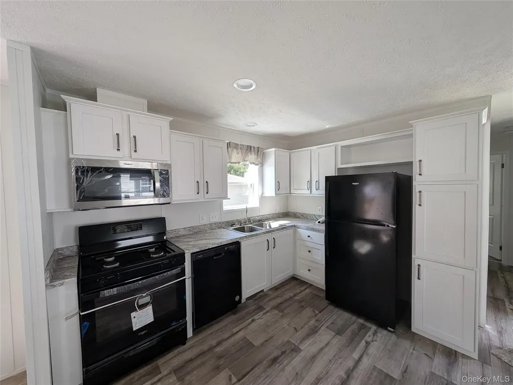 11 Square Hill Road New Windsor NY 12553