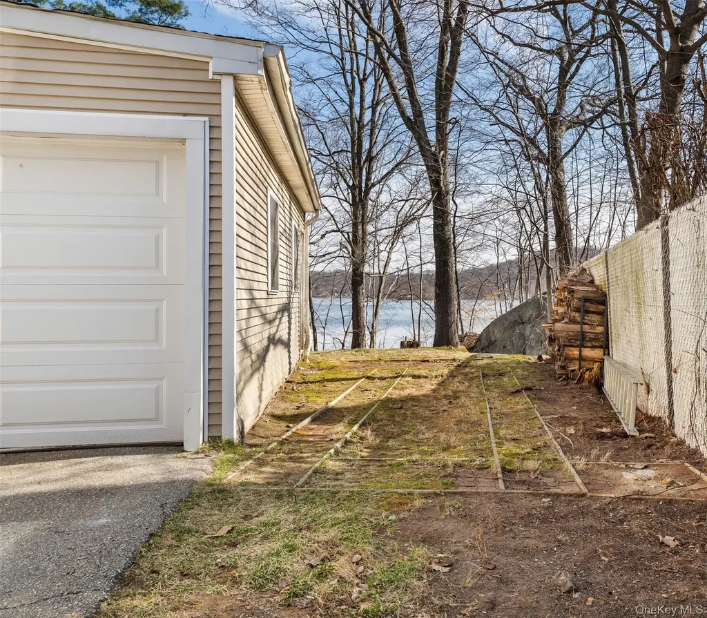 4 S Lake Drive Patterson NY 12563