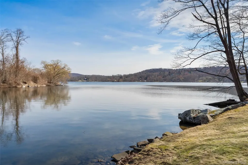 4 S Lake Drive Patterson NY 12563