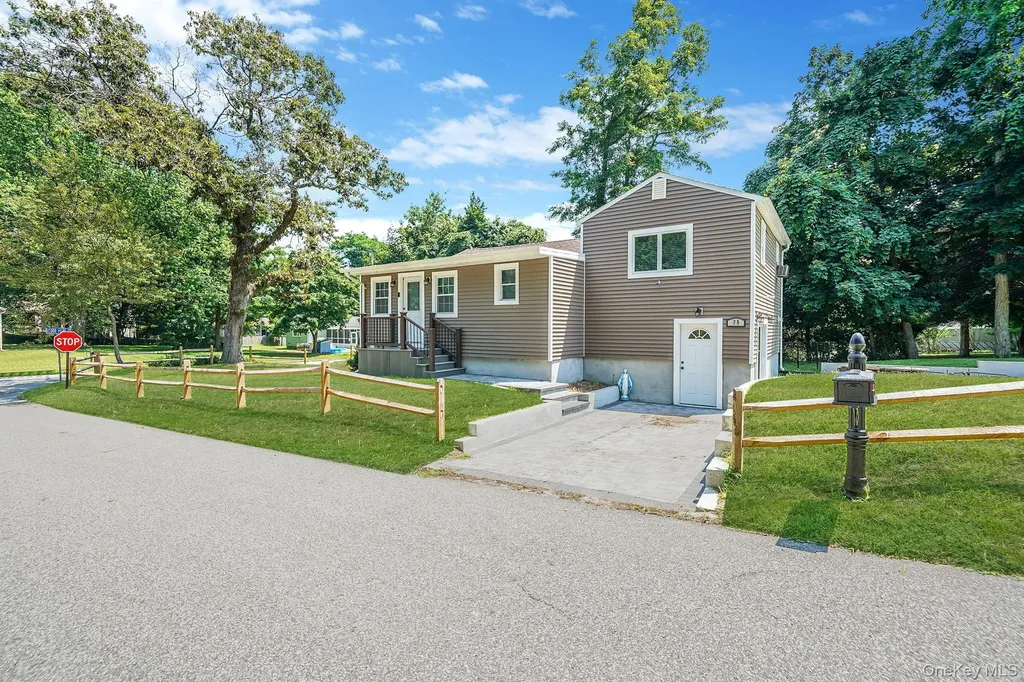 25 Cherry Lane Wading River NY 11792
