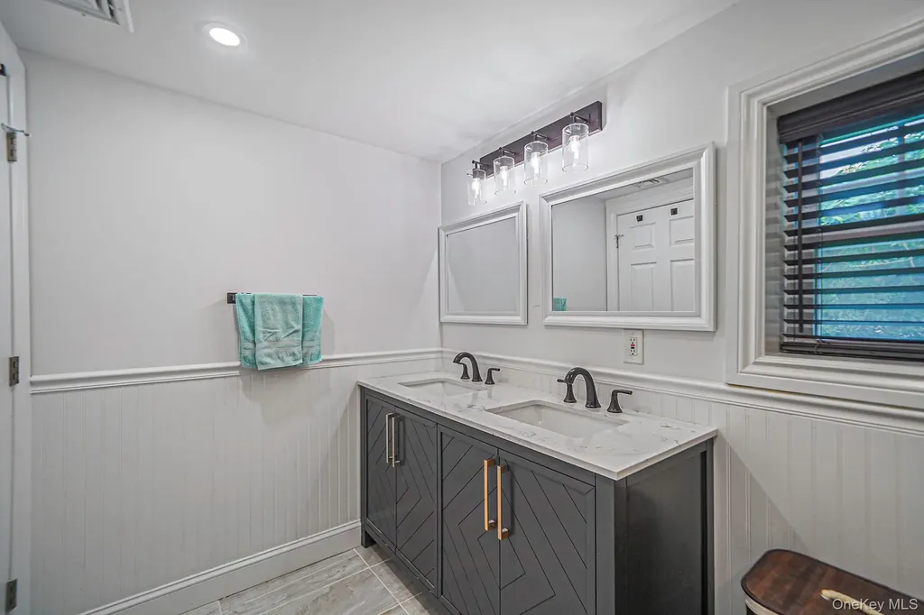 25 Cherry Lane Wading River NY 11792