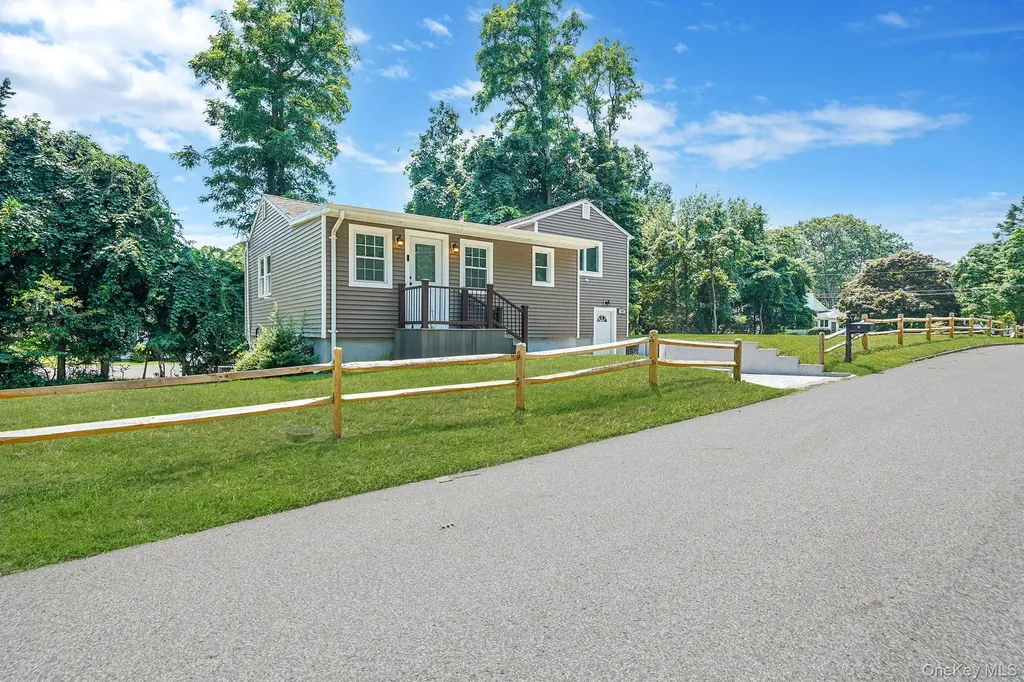 25 Cherry Lane Wading River NY 11792