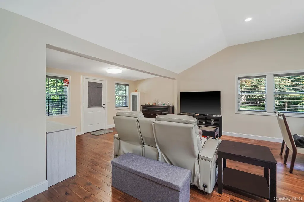 25 Cherry Lane Wading River NY 11792