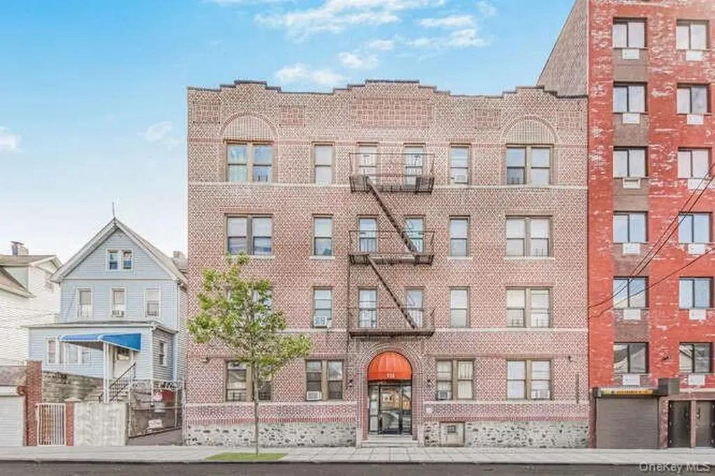724 E 216 Street Bronx NY 10467