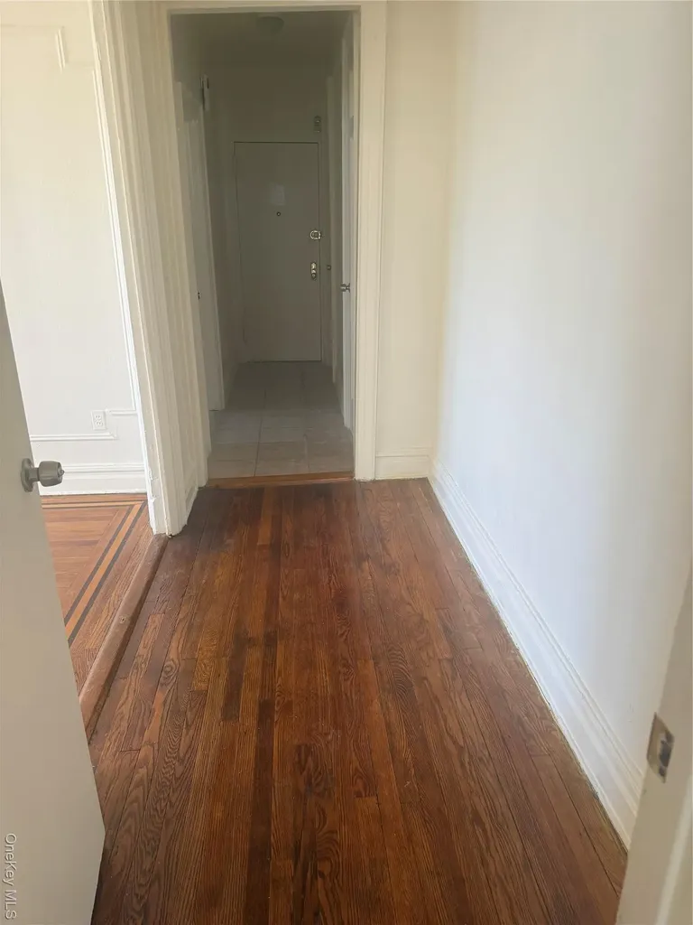 724 E 216 Street Bronx NY 10467