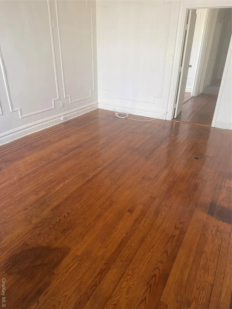 724 E 216 Street Bronx NY 10467