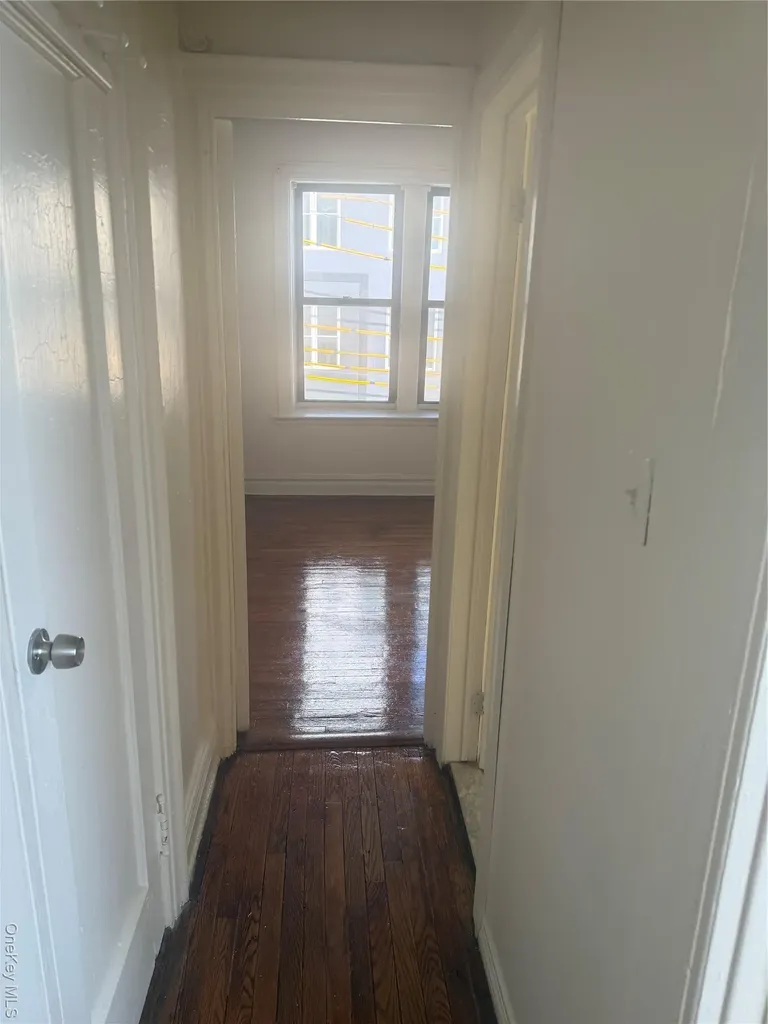 724 E 216 Street Bronx NY 10467