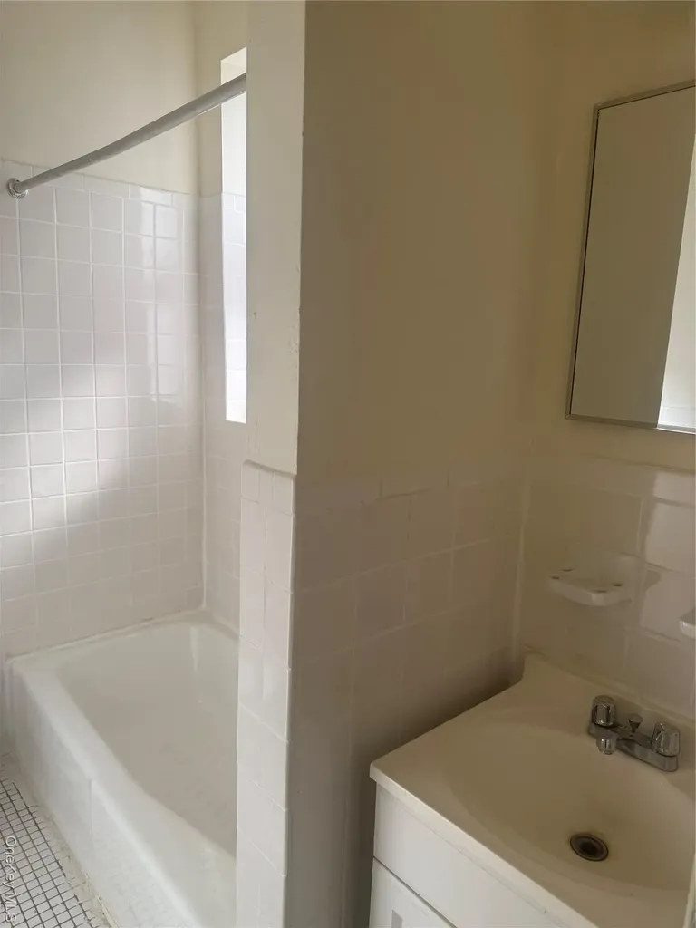 724 E 216 Street Bronx NY 10467