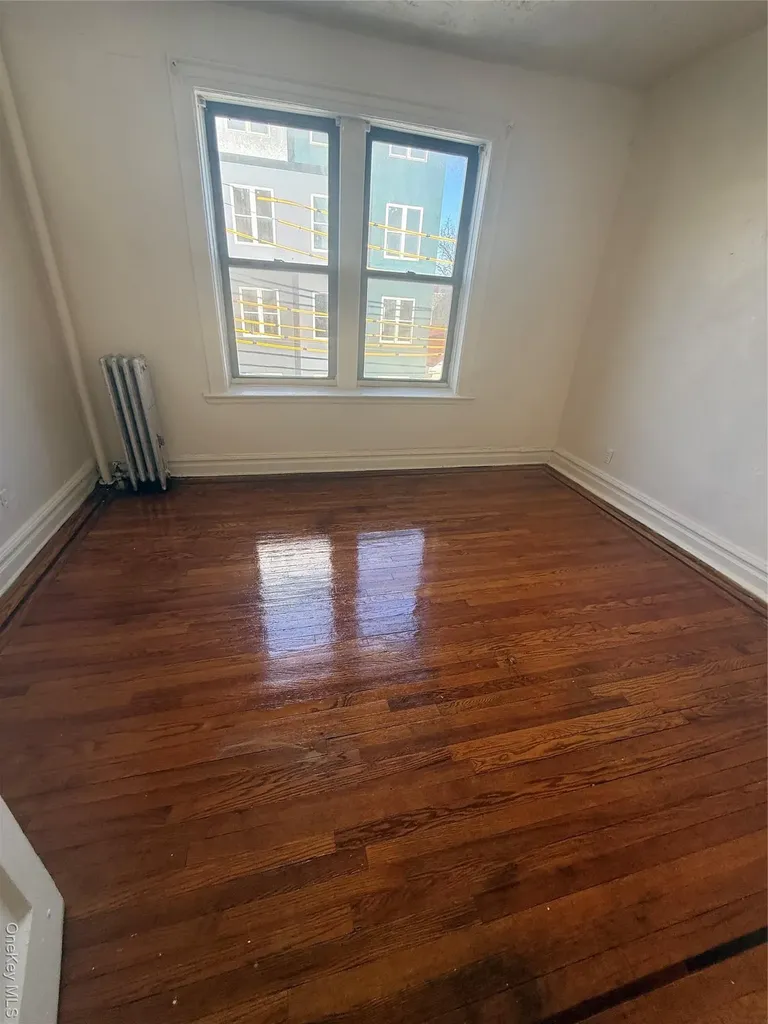 724 E 216 Street Bronx NY 10467