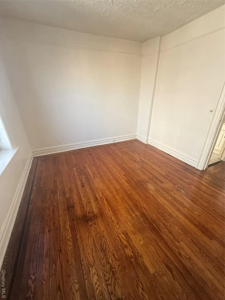 724 E 216 Street Bronx NY 10467