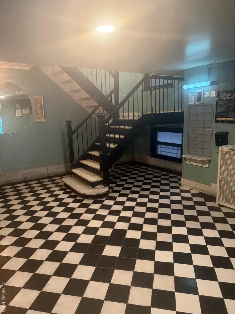 724 E 216 Street Bronx NY 10467