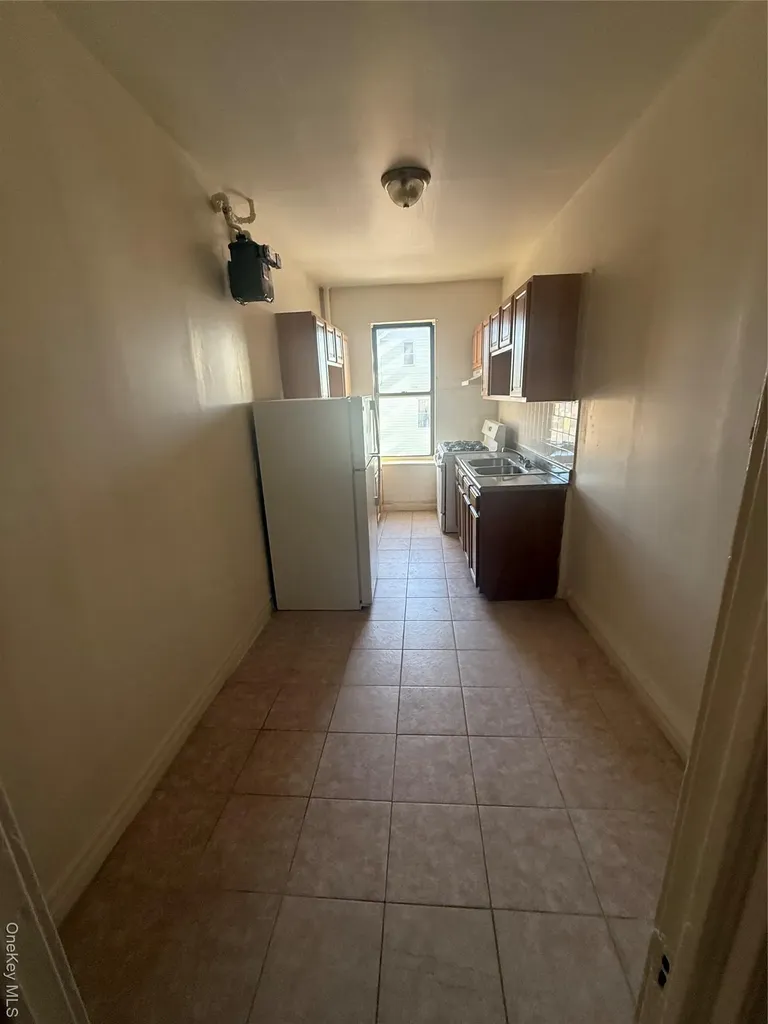 724 E 216 Street Bronx NY 10467