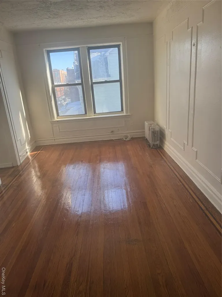 724 E 216 Street Bronx NY 10467