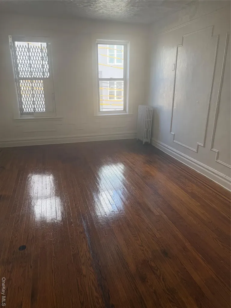 724 E 216 Street Bronx NY 10467