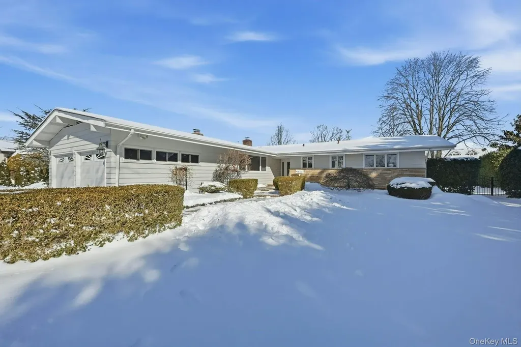 205 Oak Neck Lane West Islip NY 11795