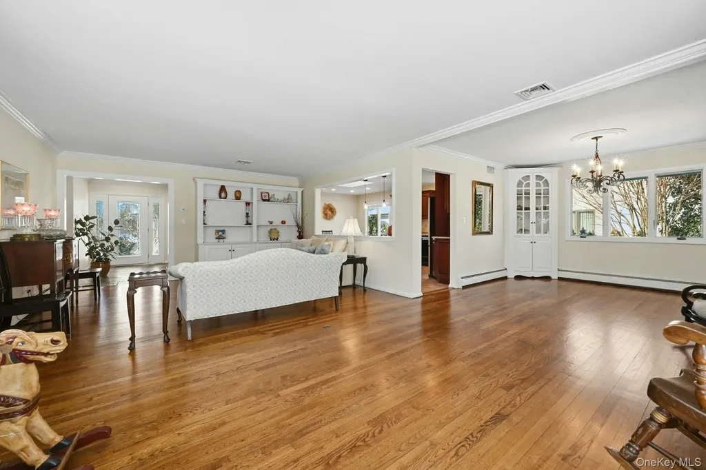 205 Oak Neck Lane West Islip NY 11795