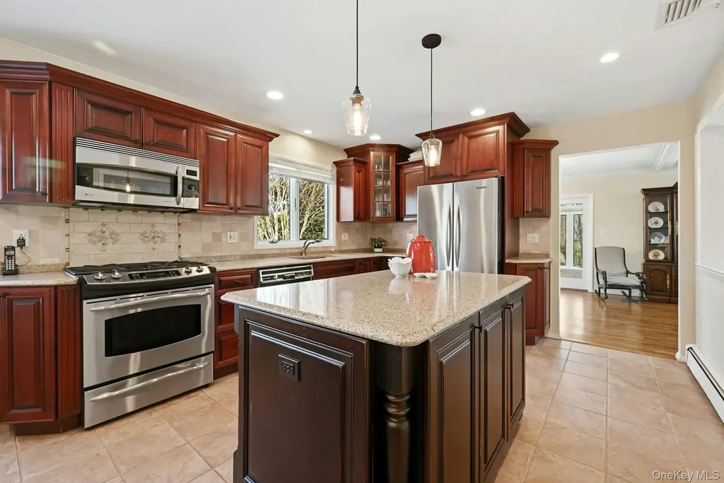 205 Oak Neck Lane West Islip NY 11795