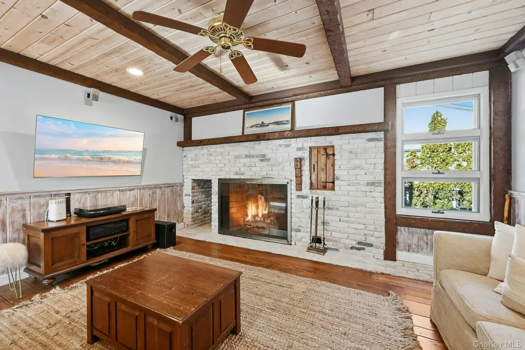 205 Oak Neck Lane West Islip NY 11795