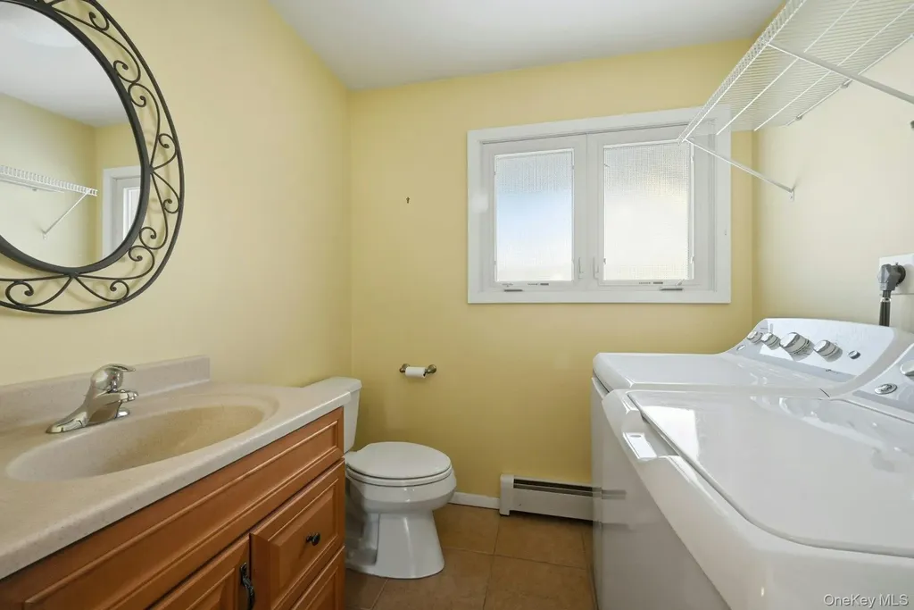 205 Oak Neck Lane West Islip NY 11795