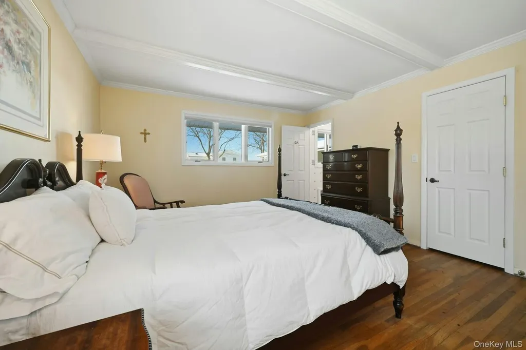 205 Oak Neck Lane West Islip NY 11795