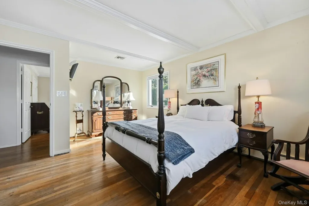 205 Oak Neck Lane West Islip NY 11795