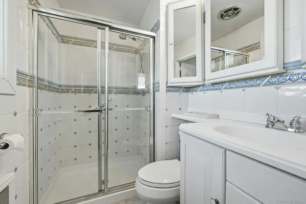 205 Oak Neck Lane West Islip NY 11795
