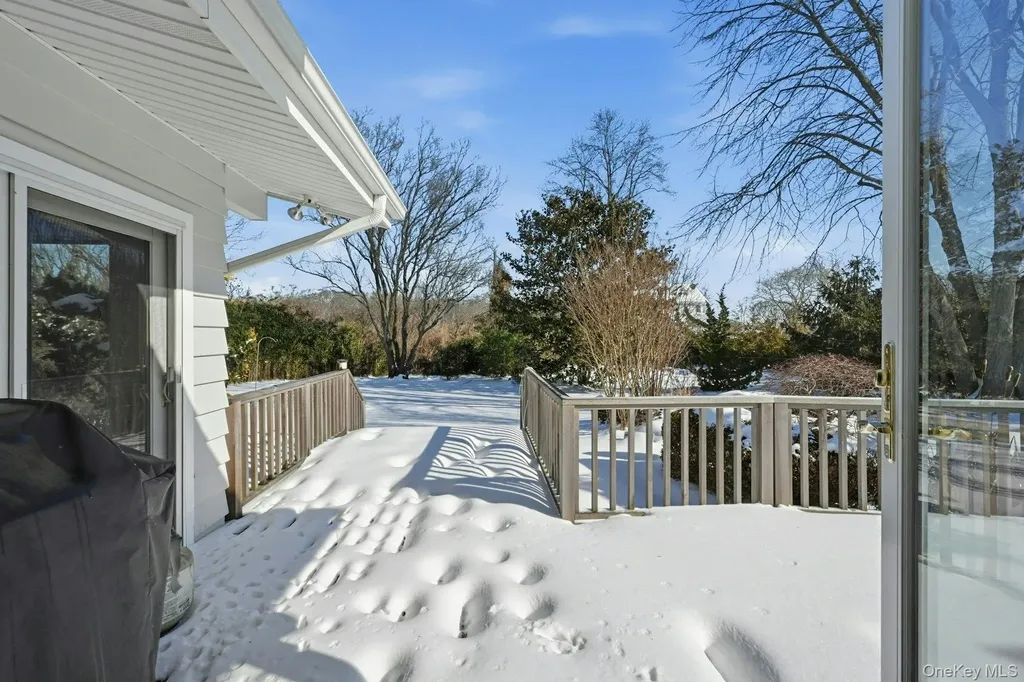 205 Oak Neck Lane West Islip NY 11795