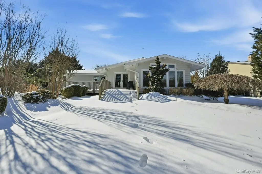 205 Oak Neck Lane West Islip NY 11795