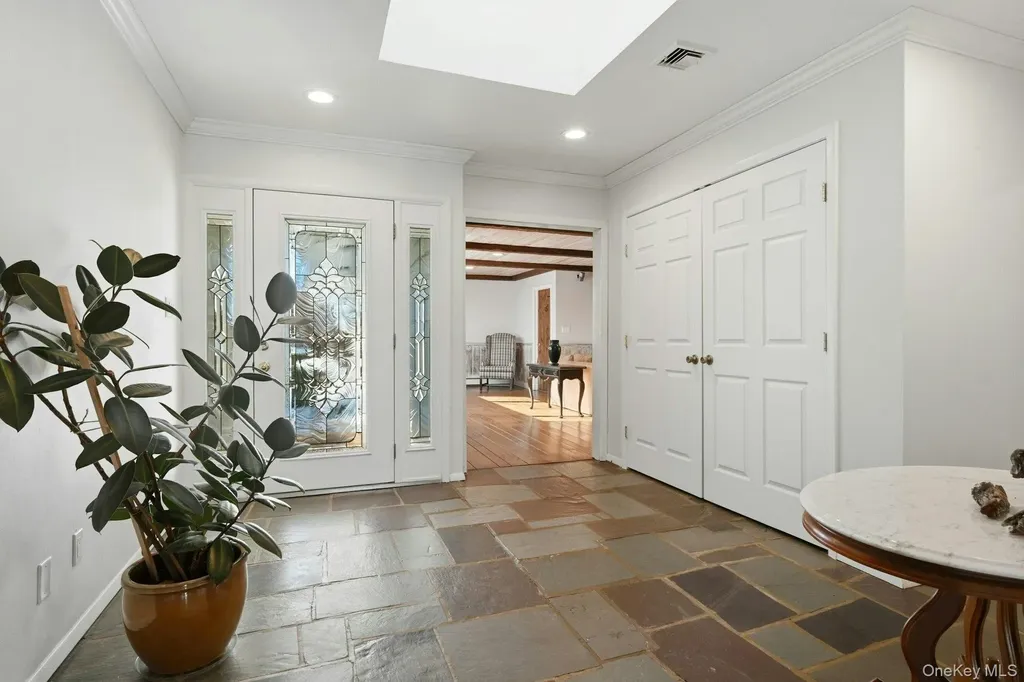 205 Oak Neck Lane West Islip NY 11795