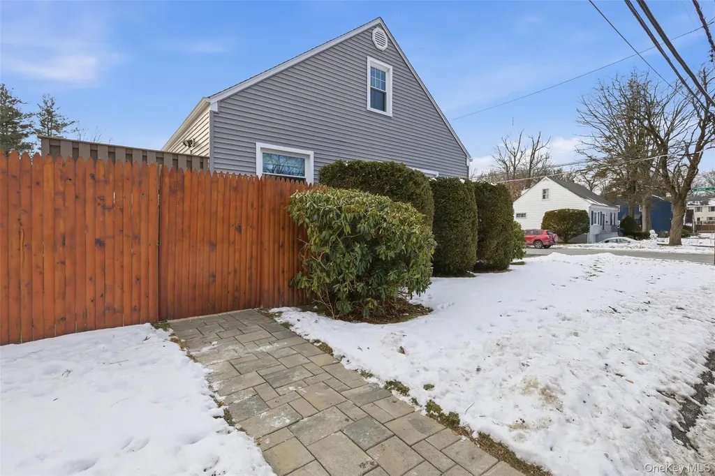 93 Smith Avenue White Plains NY 10605