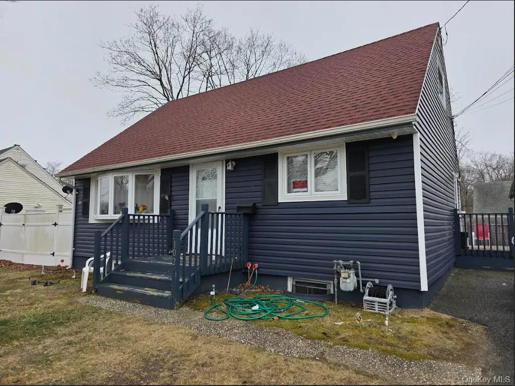 102 Applegate Drive Central Islip NY 11722
