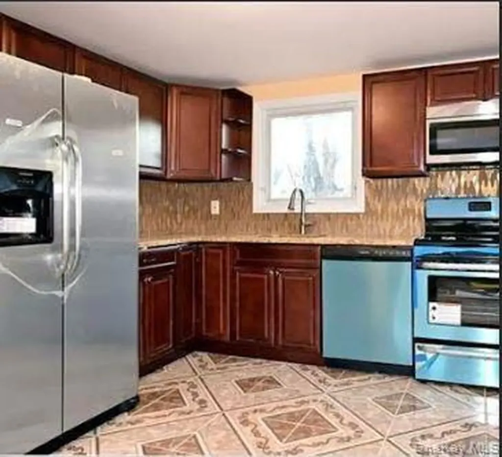102 Applegate Drive Central Islip NY 11722