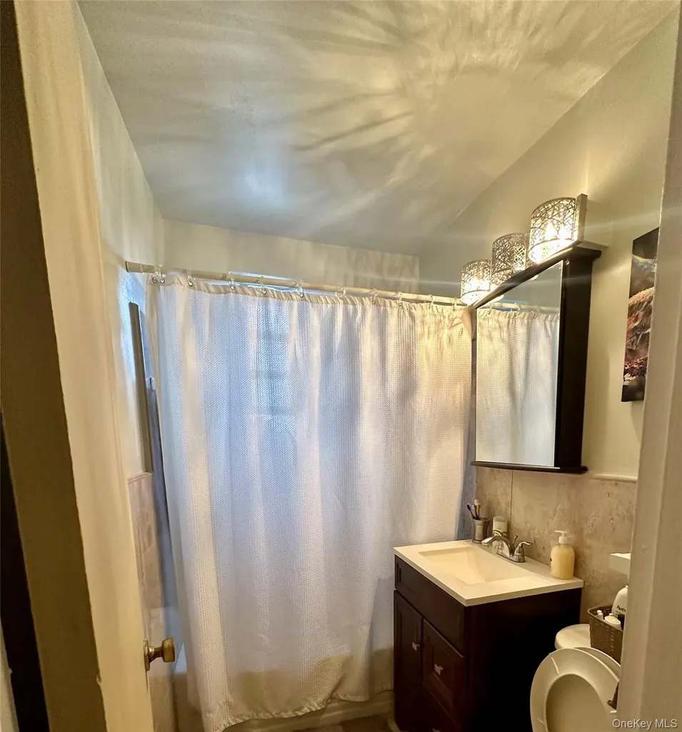 2 Windsor Terrace White Plains NY 10601