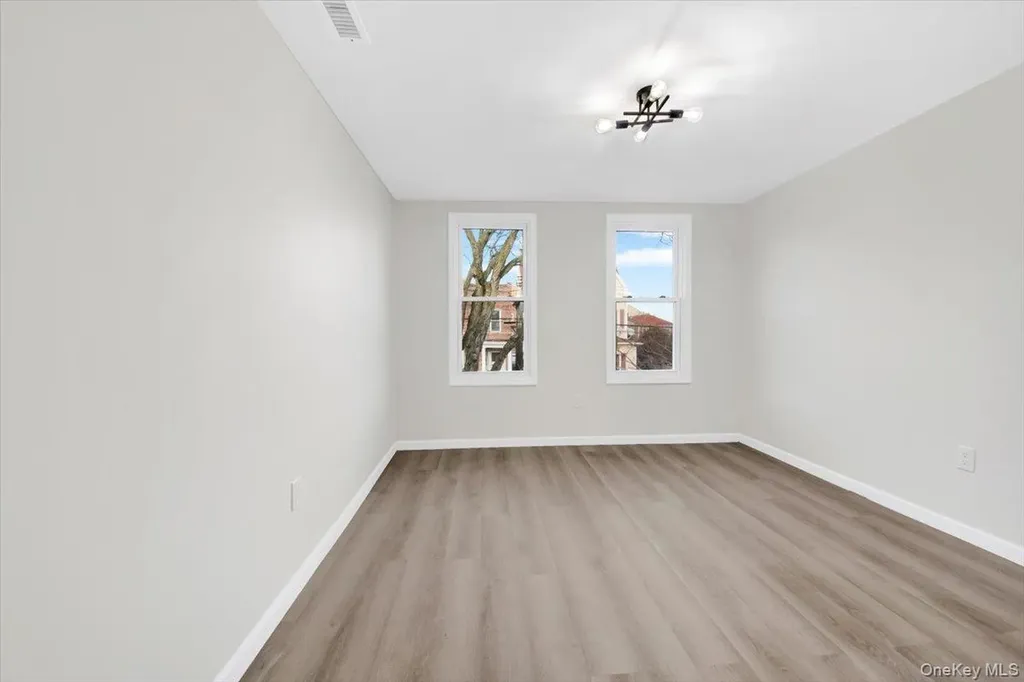 1625 Overing Street Bronx NY 10461