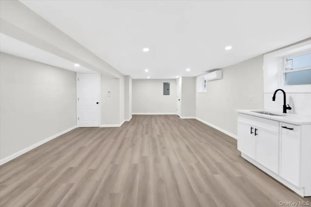 1625 Overing Street Bronx NY 10461