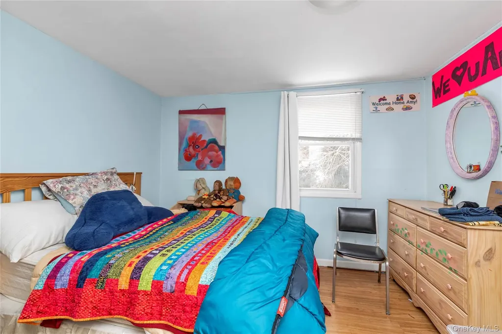 27 Deepdale Parkway Roslyn Heights NY 11577