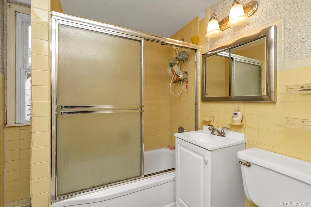 27 Deepdale Parkway Roslyn Heights NY 11577