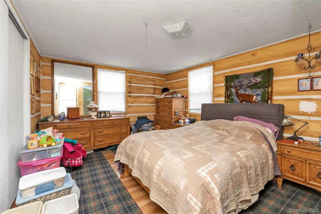27 Deepdale Parkway Roslyn Heights NY 11577