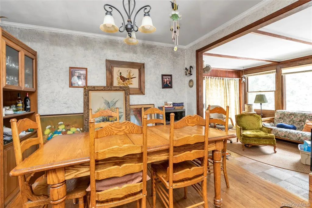 27 Deepdale Parkway Roslyn Heights NY 11577