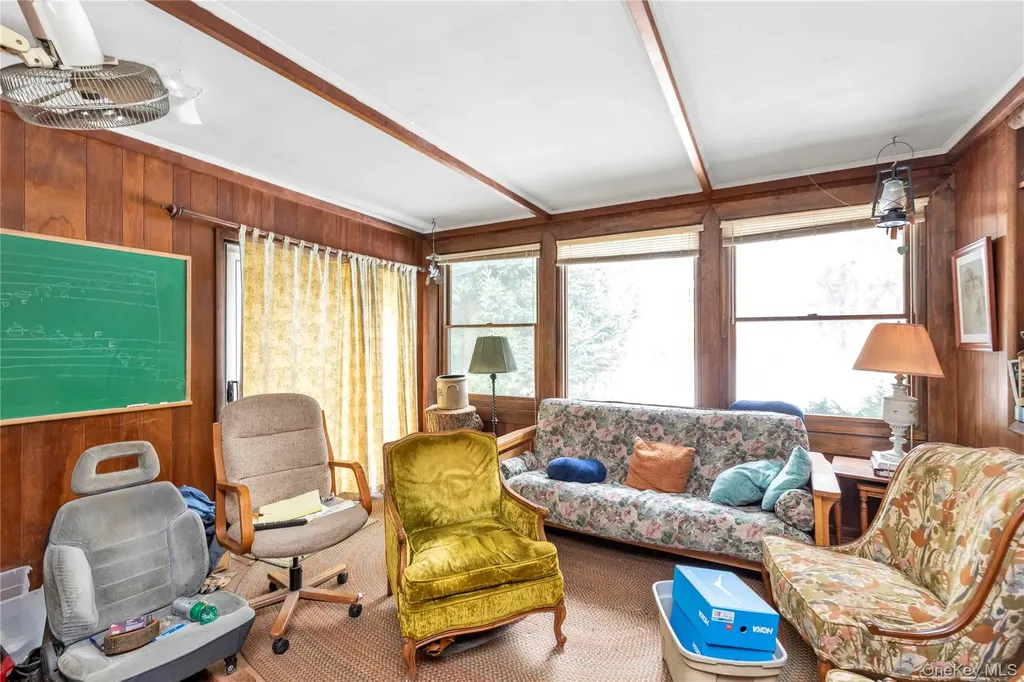 27 Deepdale Parkway Roslyn Heights NY 11577