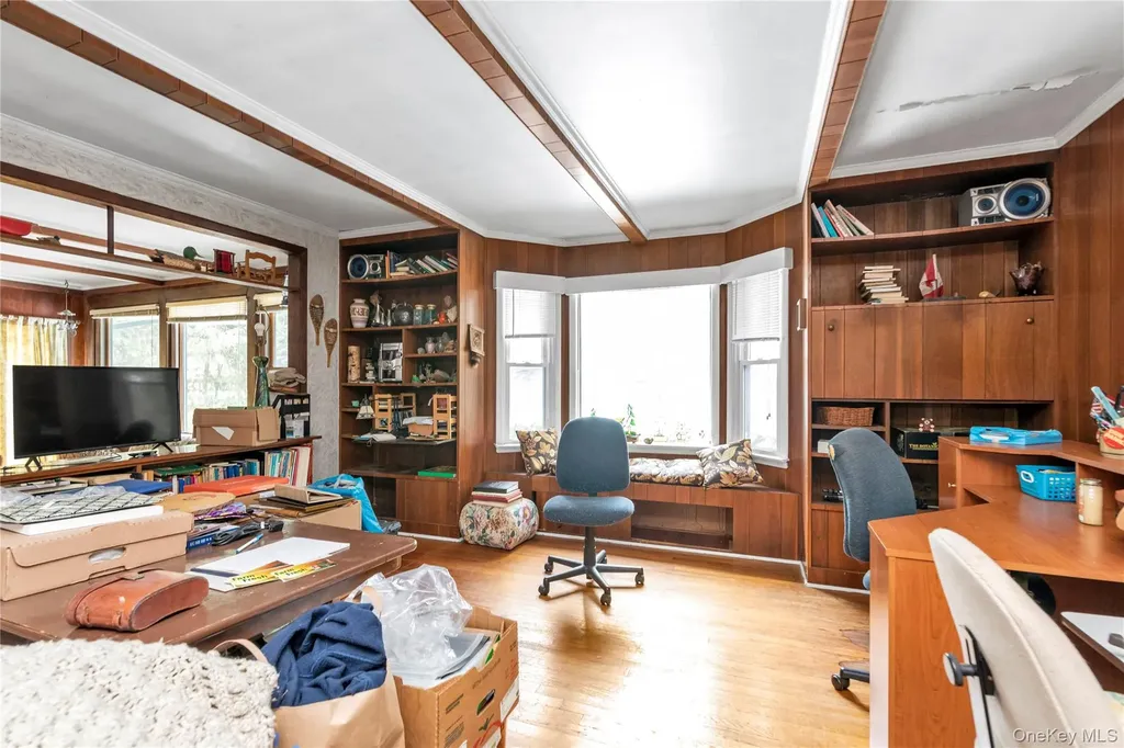27 Deepdale Parkway Roslyn Heights NY 11577